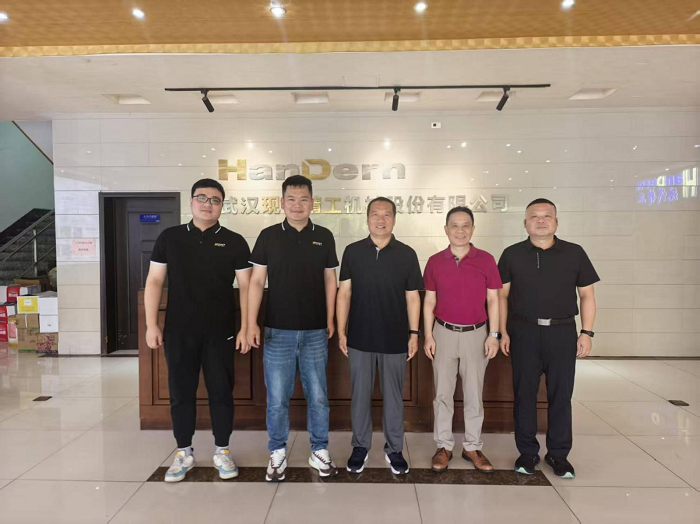中国建筑材料工业规划研究院团队参观交流